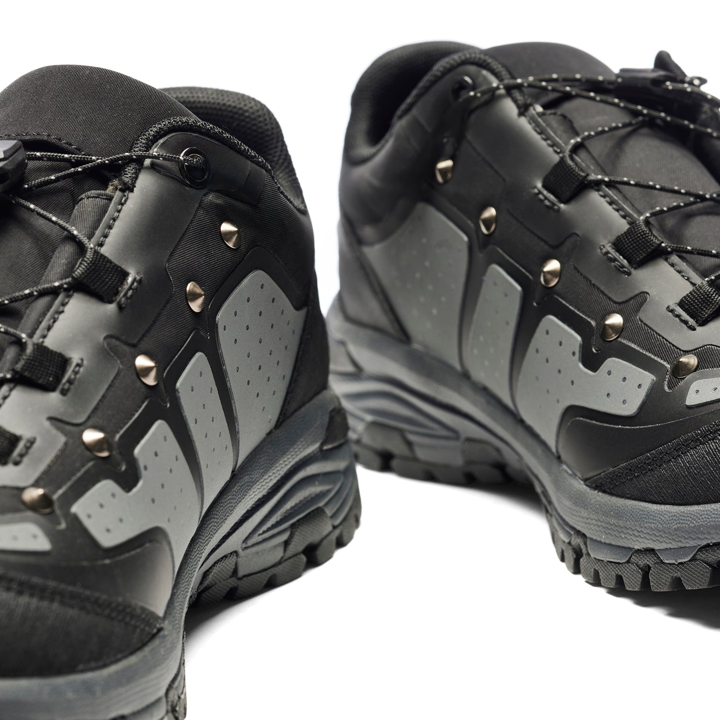 Wandering Spider Spiked Men's Hiking Shoes