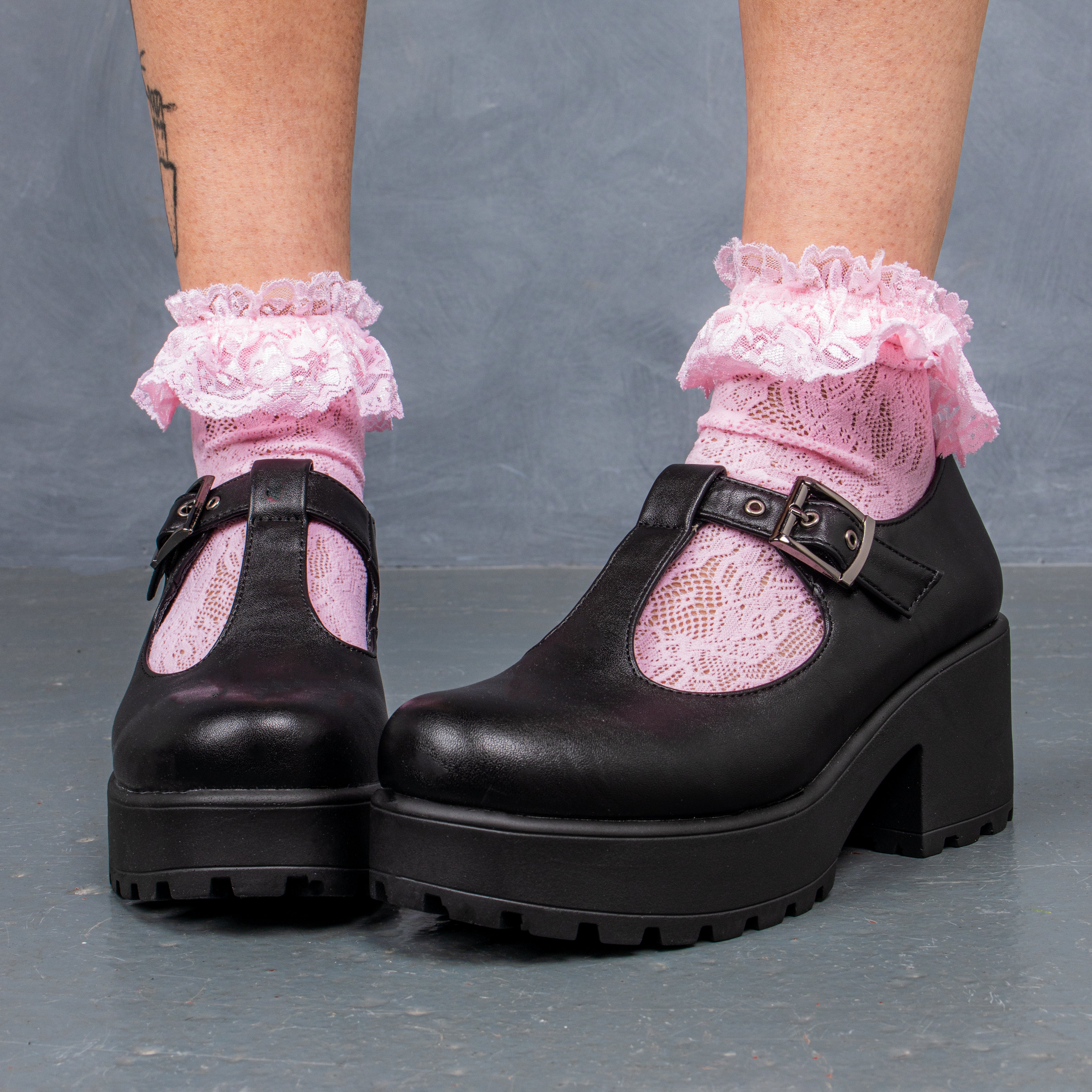 Little Girls Leather Dress Shoe Black Leather Scalloped Mary Jane - Sizes  4-9 – Zimmerman Shoes