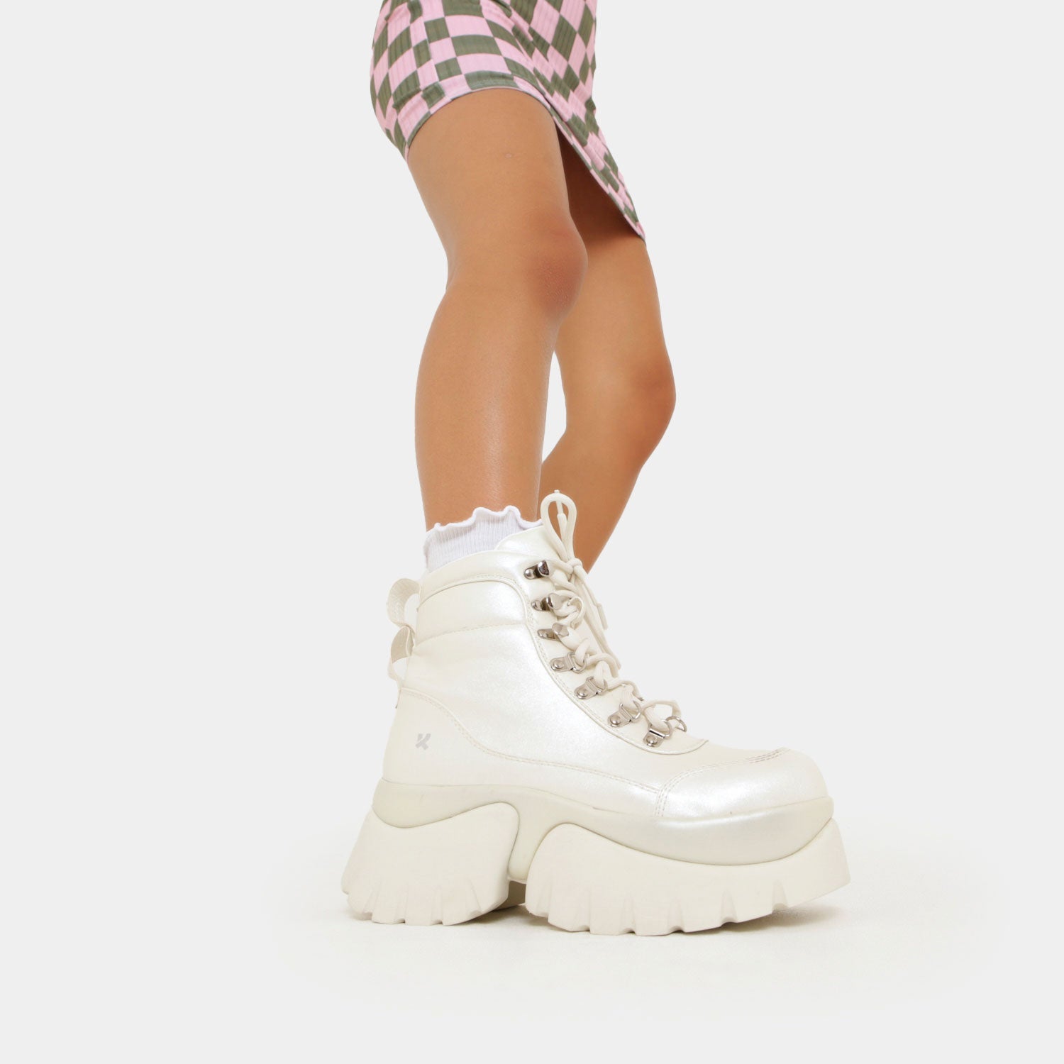 White 2024 flatform boots